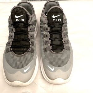 Nike Air Max Axis Women’s Running Shoes Gray White AA2168 001 Size 8.5